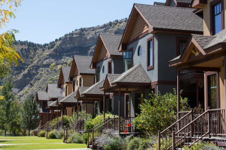 Condos for Rent Vs. Townhomes – What’s the Difference?