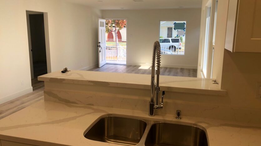 2127 S Sycamore - Los Angeles - California - 3 bed, 2 bath rental property