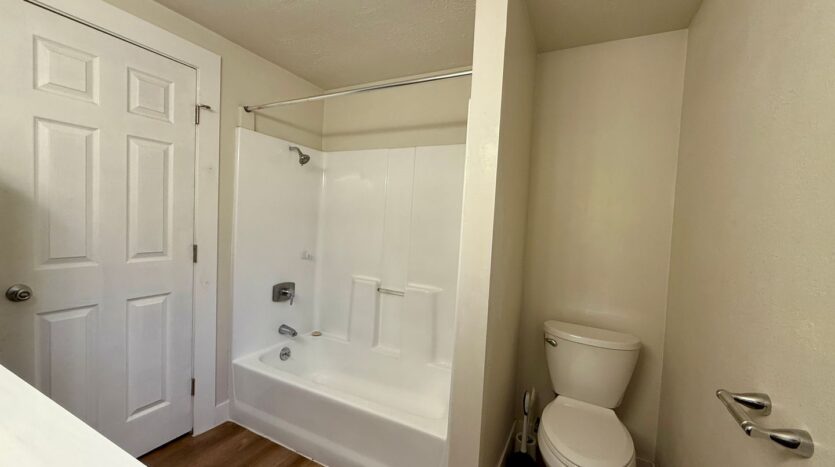 215 NW Canal Blvd - #14 - Redmond - Oregon - 2 bed, 1 bath rental property