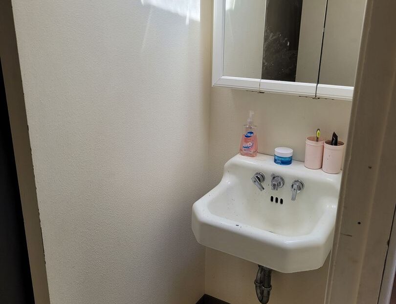 425 SW Maplecrest Drive Room 1 - Portland - Oregon - 1 bed, 1 bath rental property