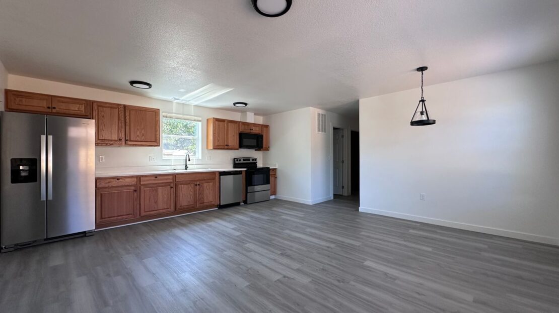 11404 SE Holgate Blvd - C - Portland - Oregon - 2 bed, 1 bath rental property