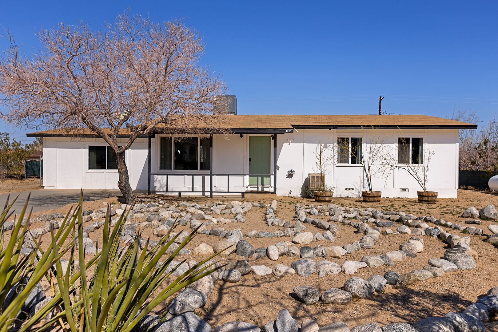 4835 Avenida La Flora Desierta  - Joshua Tree - California - 3 bed, 2 bath rental property