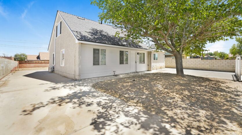 44014 Hoban Ave. - Lancaster - California - 4 bed, 1.5 bath rental property