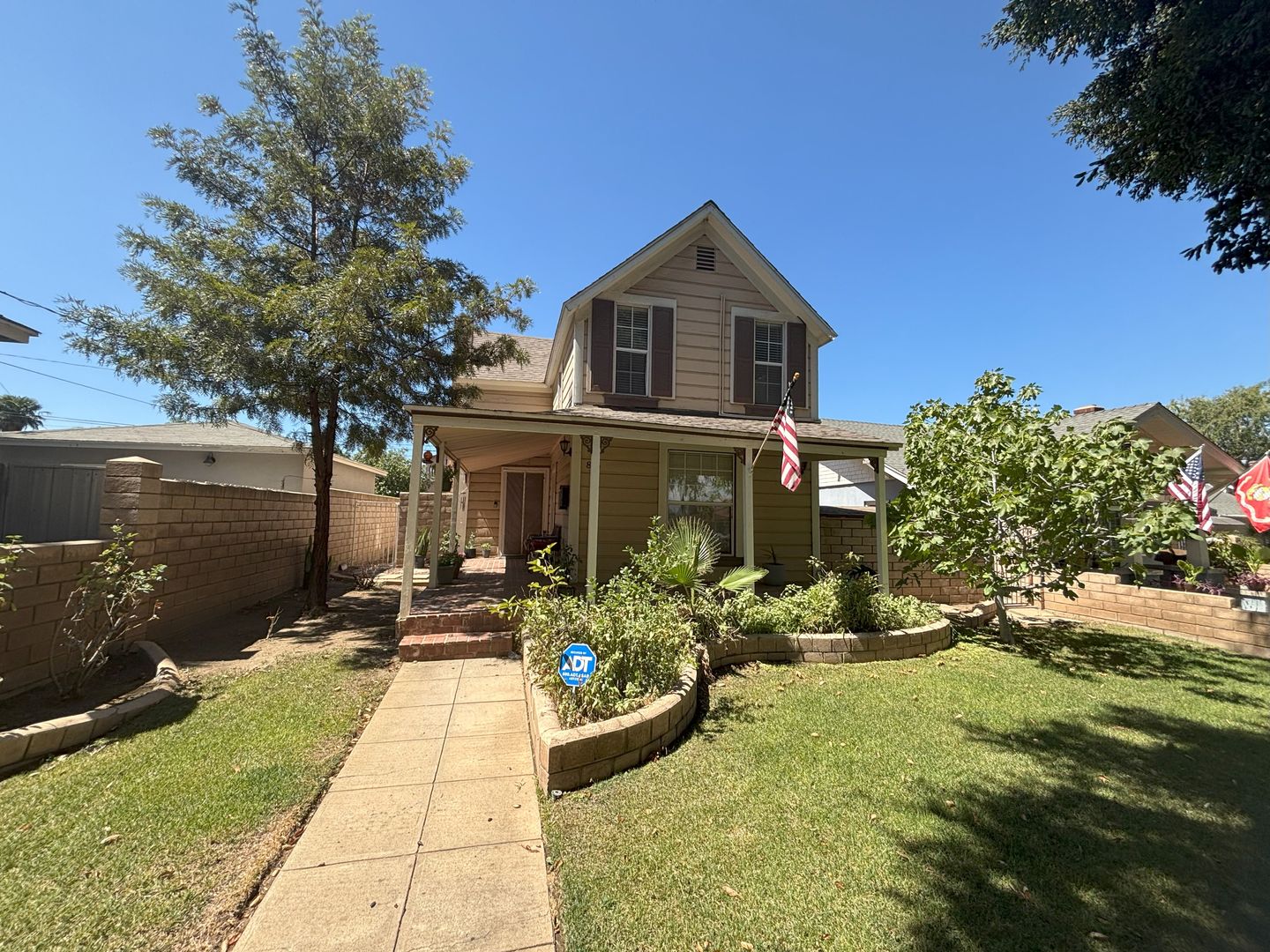 814 W Grand Blvd  - Upper Unit 1/2 - Corona - California - 2 bed, 1 bath rental property
