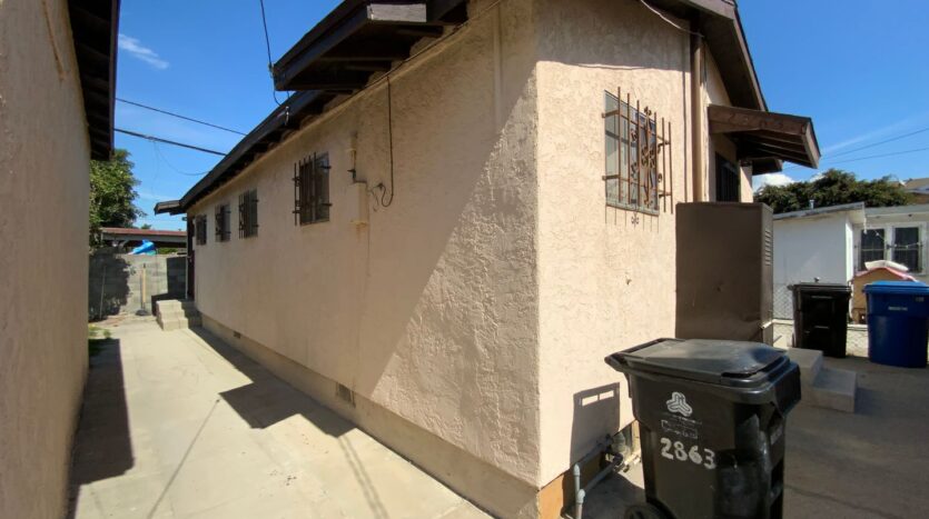 2863 & 2863 1/2 Coolidge Ave  - Los Angeles - California - 1 bath rental property