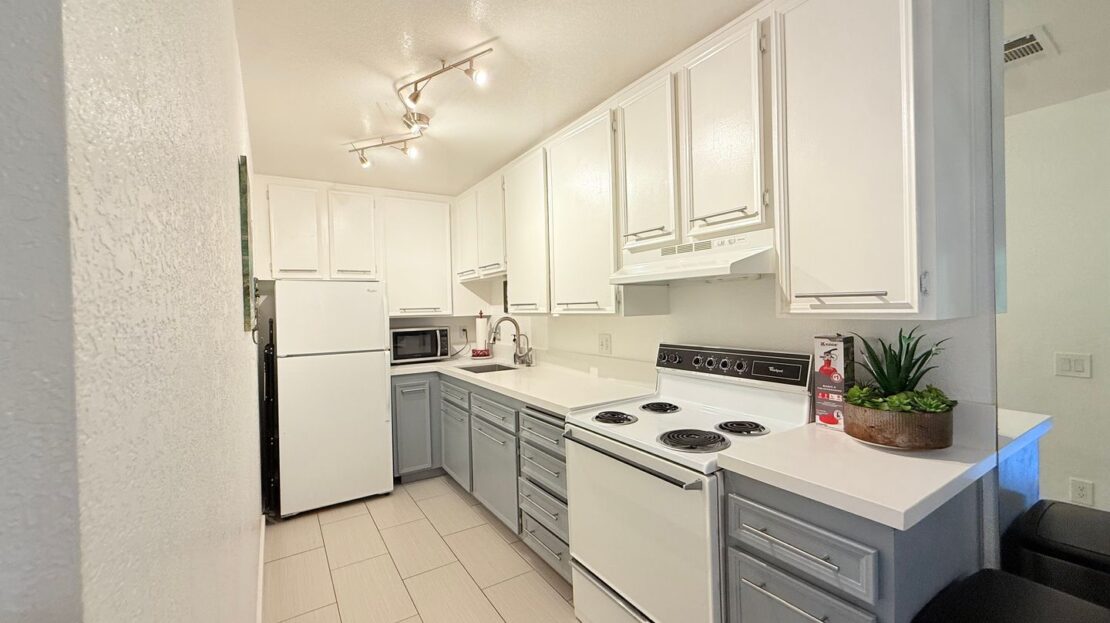 680 N Ashurst Ct Unit I207 - Palm Springs - California - 1 bed, 1 bath rental property
