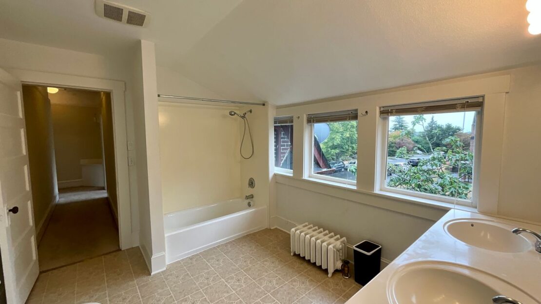 1425 32nd Ave S - Seattle - Washington - 3 bed, 2 bath rental property