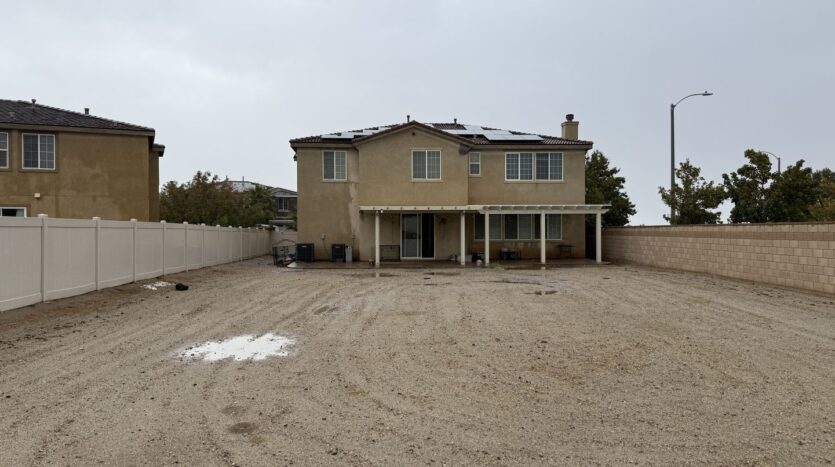 1520 W. Ave P6 - Palmdale - California - 6 bed, 4 bath rental property