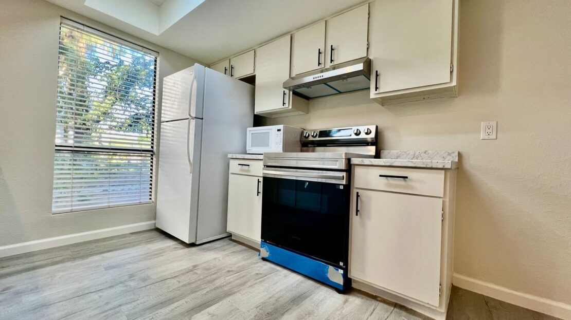 5285 E Waverly Drive Unit 105 - Palm Springs - California - 2 bed, 2 bath rental property