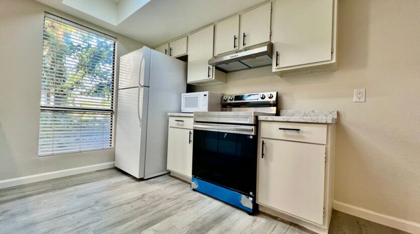 5285 E Waverly Drive Unit 105 - Palm Springs - California - 2 bed, 2 bath rental property