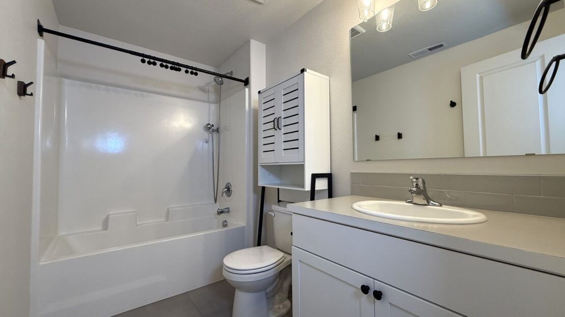 3483 NW 9th St  - Redmond - Oregon - 3 bed, 2 bath rental property