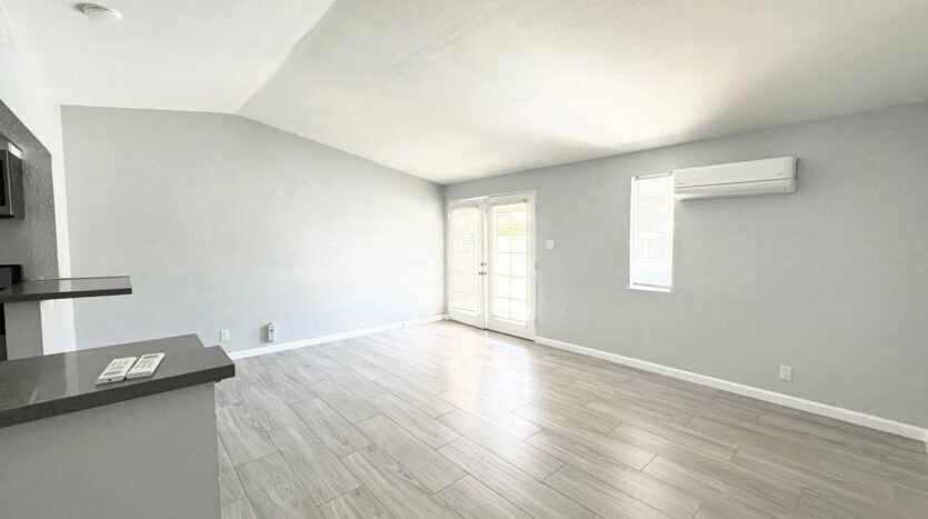 511 East Chuckwalla Rd - Unit 4  - Palm Springs - California - 1 bed, 1 bath rental property