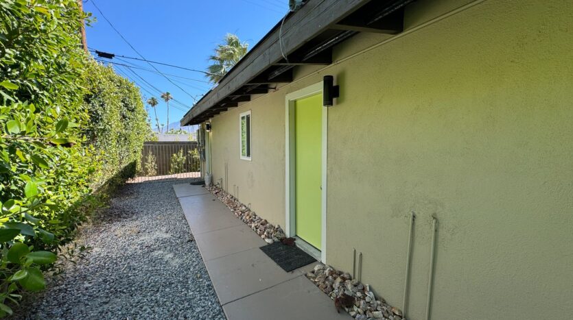 511 East Chuckwalla Rd - Unit 4  - Palm Springs - California - 1 bed, 1 bath rental property