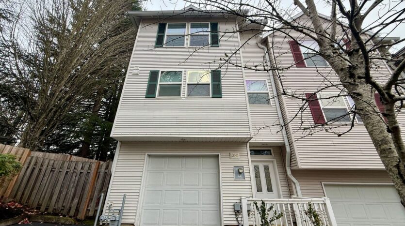 10545 SW Cougar Lane - Beaverton - Oregon - 3 bed, 3.5 bath rental property